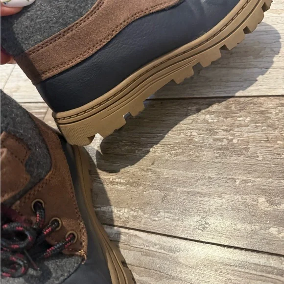 Carter's Kids Snow Boots in Navy, Tan and Burgundy Size 13 - Picture 8 of 9